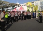 Anggota Koramil 25 Laksanakan Pengamanan Terpadu Operasi Ketupat Semeru 2025 Di Alun-Alun Kota Pasuruan