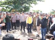 Peduli Korban Banjir di Barsel, Kapolda Kalteng Bersama Forkopimda Salurkan Bantuan Sosial