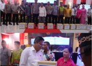 Peduli Warga, Kapolda Kalteng Berikan Bantuan Sosial Kepada Warga Saat Kunker ke Polres Barito Utara