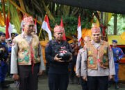 Jelang HUT Bhayangkara ke-79, Polda Kalteng Gelar Tradisi Pengambilan Air Suci di Bukit Batu