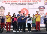 Ribuan Masyarakat dan Ratusan Hadiah Semarakkan Jalan Sehat dan Sepeda Santai Hari Bhayangkara ke -79 di Polda Kalteng