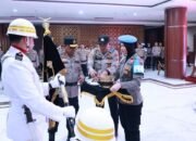 Kapolda Jatim Pimpin Upacara Pemuliaan Nilai Luhur Tribrata Pataka Polda Jatim ‘Tan Hana Dharma Mangrwa’