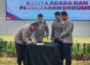 Polda Papua Barat Serahkan Dokumen-dokumen Kedinasan Serta Penyidikan Perkara dari Polda Papua Barat Daya