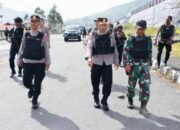 Kapolres Puncak Jaya Pimpin Patroli Jalan Kaki Gabungan TNI-POLRI di Seputaran Kota Mulia