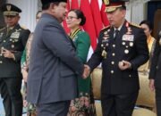 Kapolri Dampingi Presiden Prabowo Lantik 2000 Praspa TNI-Polri di Halaman Istana Merdeka