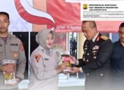 Gebyar Kemerdekaan RI ke 80, Kapolda Jabar Bagikan Minyak Goreng Gratis untuk Anggota