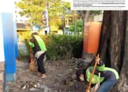 Ojol dan Warga Kompak Bersihkan Pos Polisi yang Dibakar Massa di Surabaya