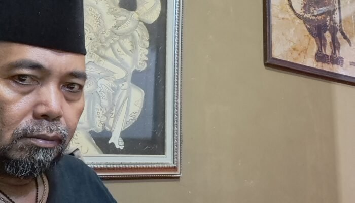 Dulu Wartawan Pemberontak,Sebelum Jadi Pengacara dan Ketum, Tulisannya Tajam Pernah Berseteru Dengan Grub Jawa Pos, Dan Pernah Korlap Massa Aksi Anarkis, Masih Sering Pecahin Kaca Lemari dan Terbangkan Piring