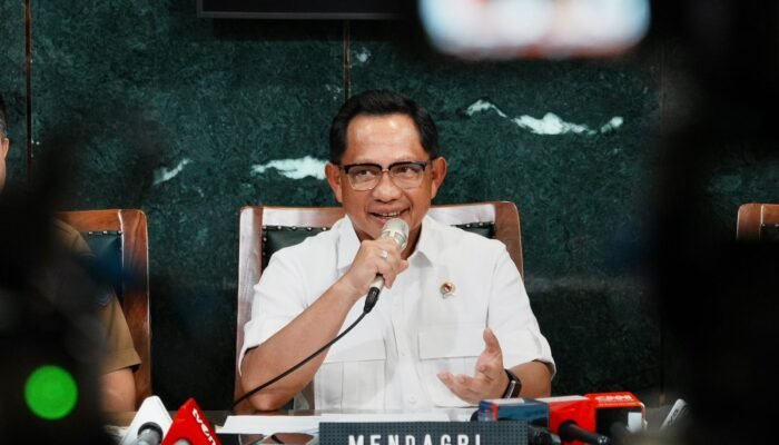 Tegas, Mendagri Sanksi Bupati Aceh Selatan Pemberhentian 3 Bulan