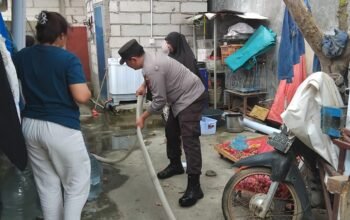 Hari ke-7 Distribusi Air Bersih ABH, Polsek Batu Ampar Pastikan Penyaluran Aman dan Tertib