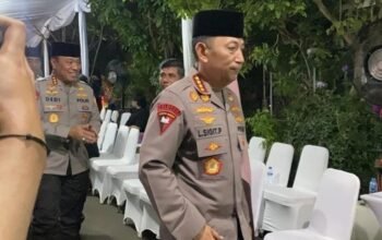 Kapolri dan Tokoh Bangsa Beri Penghormatan Terakhir untuk Istri Jenderal Hoegeng: ‘Beliau Selalu Ingatkan Kami Jaga Nama Baik Institusi’
