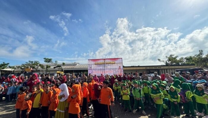 Tanamkan Cinta Polri Sejak Dini, Kapolda Bengkulu Ajak Murid TK Berinteraksi di Mapolda