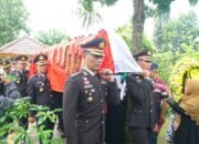 Dankorbrimob Polri Hadiri Upacara Pemakaman Almarhumah Meryati Hoegeng