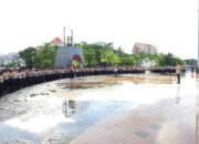 Polda Sulsel Gelar Bakti Sosial, Bersihkan Anjungan Pantai Losari