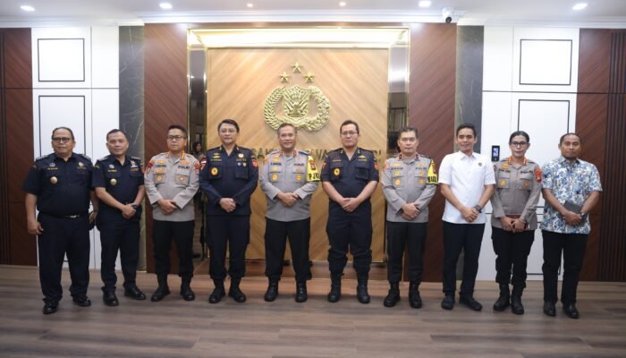 Kapolda Kepri Terima Kunjungan Bea Cukai Batam Guna Perkuat Hadapi Ancaman Kejahatan Lintas Batas