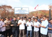 Polda Kepri Hadir Amankan Pemasangan Plank Sekolah Merah Putih di Pulau Rempang 