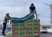 Ciptakan Kamseltibcarlantas, Satgas Ops Keselamatan Agung 2026 Tindak Sopir Truk di Tol Bali Mandar