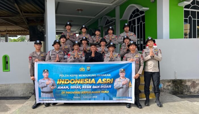 Polda Kepri Gelar Bakti Kebersihan di Rumah Ibadah dan Lingkungan Pendidikan, Dukung Gerakan Indonesia Asri