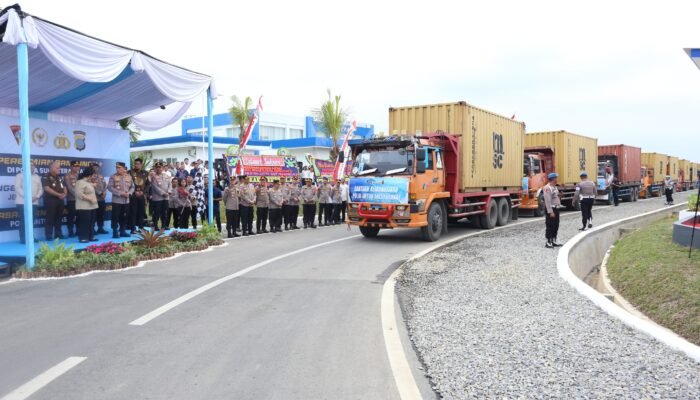 Lepas 22 Kontainer, Kapolri Pastikan Bantuan Terdistribusi Merata hingga Wilayah Terdampak Terpencil