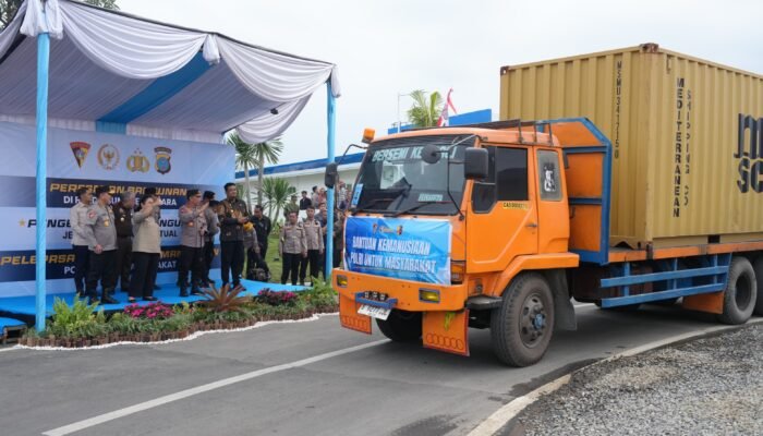 Sentuhan Kasih Polri: 22 Kontainer Bantuan Ringankan Beban Korban Bencana di Sumatera