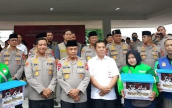 Antusiasme Warga Pecah, Kapolda Jabar Tinjau Langsung Gerakan Pasar Murah di Karawang
