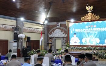 Kapolda Bali Gelar Buka Puasa Bersama Insan Pers dan Berikan Santunan kepada Anak Yatim