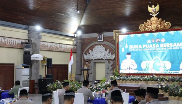 Kapolda Bali Gelar Buka Puasa Bersama Insan Pers dan Berikan Santunan kepada Anak Yatim
