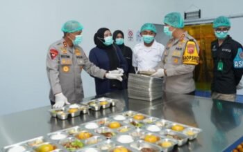 Pastikan Pelayanan Optimal untuk Masyarakat, Kapolda Jabar Tinjau Langsung SPPG Polresta Bandung