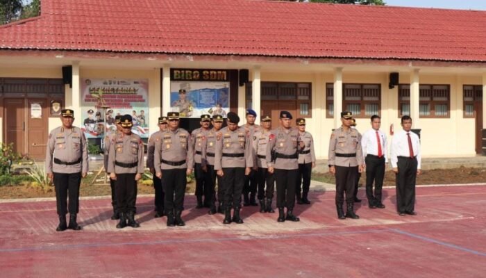 Wakapolda Papua Barat Daya Pimpin Upacara Kenaikan Pangkat Pengabdian Personel