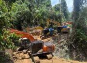 Gabungan Brimob dan Ditreskrimsus Polda Sumut Tindak Tambang Emas Ilegal di Perbatasan Tapsel–Madina, 14 Ekskavator Diamankan