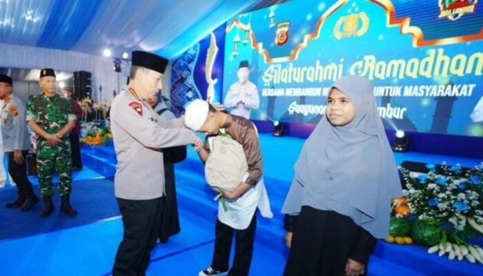Polri Hadir di Tengah Rakyat: Saat Kapolri Berbagi Kebahagiaan Pembangunan Rutilahu hingga Santunan Anak Yatim