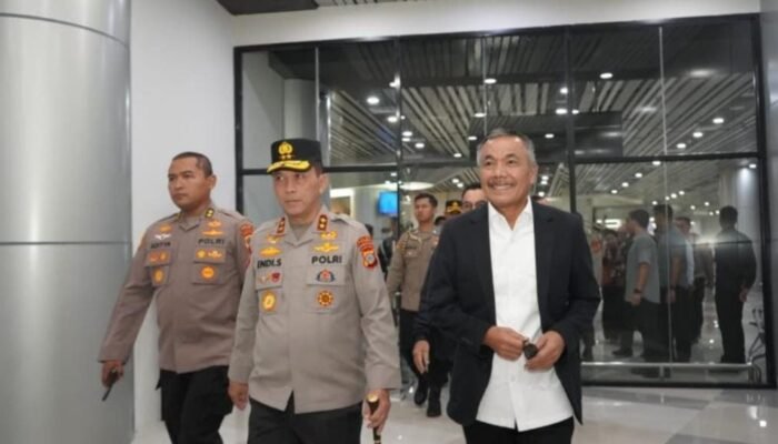 Kunker Reses Komisi III DPR RI ke Sulteng: Kapolda Endi Sutendi Sambut Hangat di Bandara Mutiara