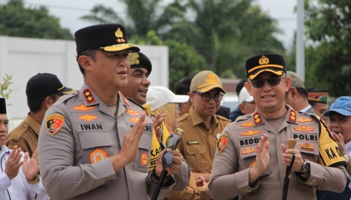 Bersama Gubernur dan Pangdam, Kapolda Kalteng Bagikan Ribuan Paket Sembako bagi Masyarakat Seruyan